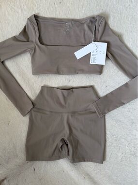 CSB I’m Freedom Long Sleeve & Scrunch Bum Activewear Set Taupe Size S NWT